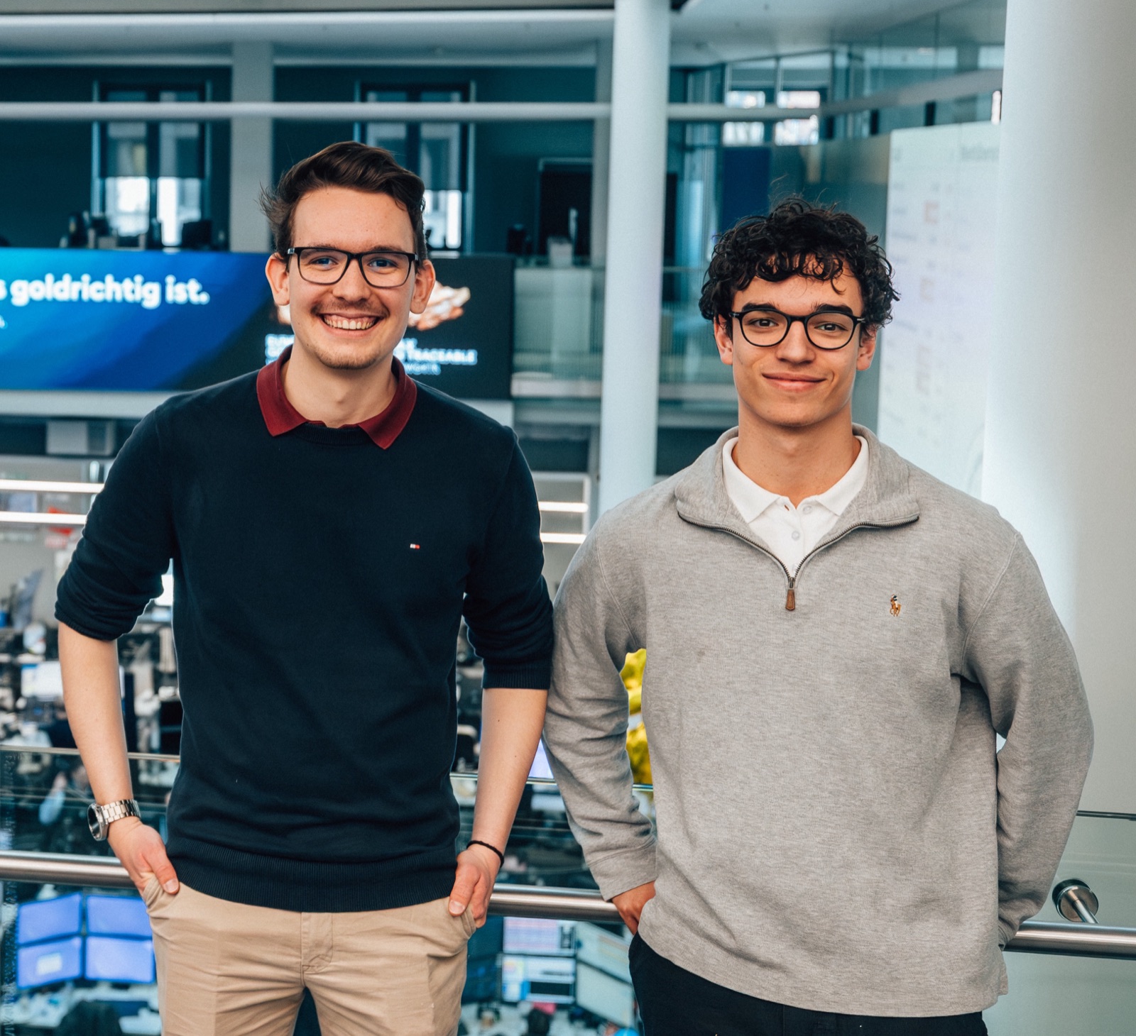 Finn Mattes Leßmann und Finn Mika Zukschwerdt in der Börse Stuttgart