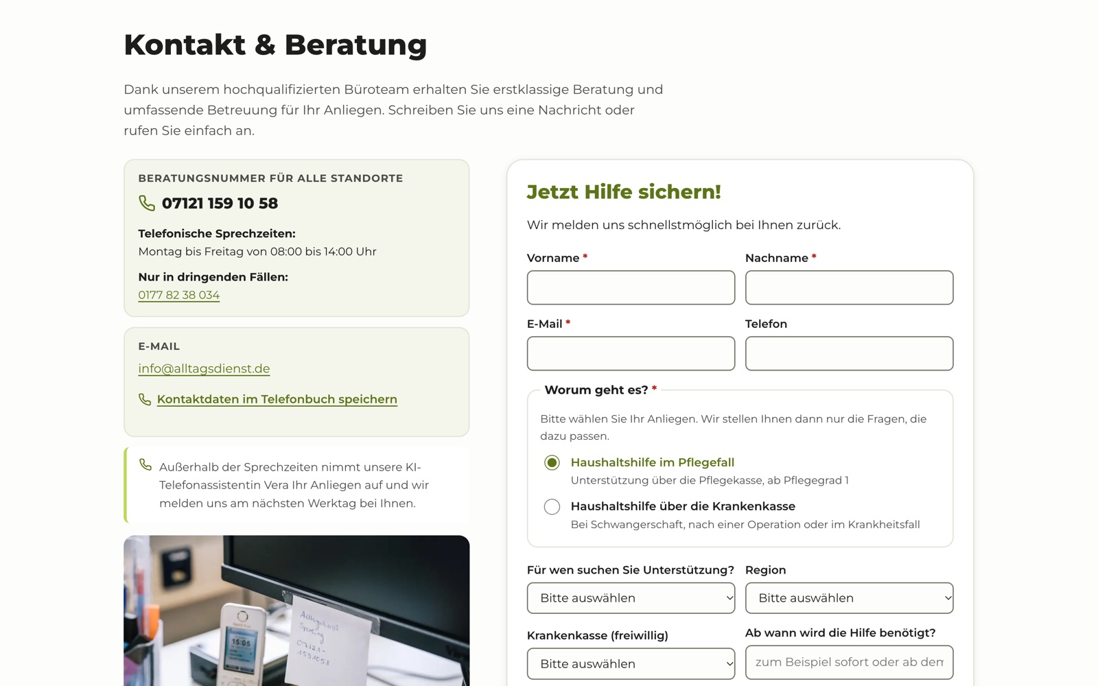 Kontaktseite mit Sprechzeiten und Hinweis auf die KI-Telefonassistentin